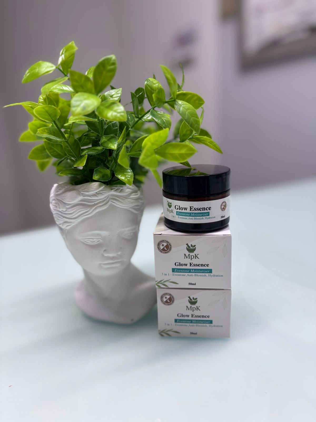 Glow Essence Eventone Moisturiser